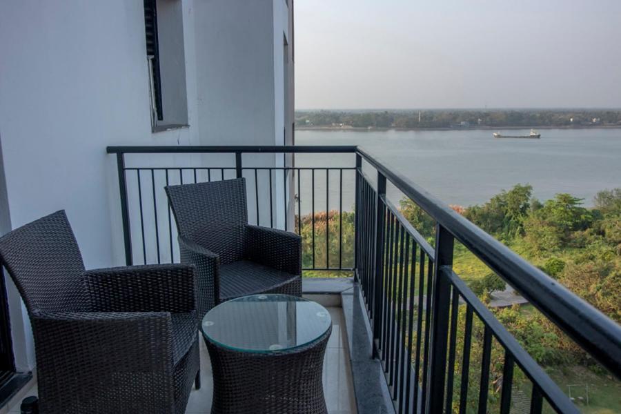 Brook View Repose Hotel Kolkata Exterior photo